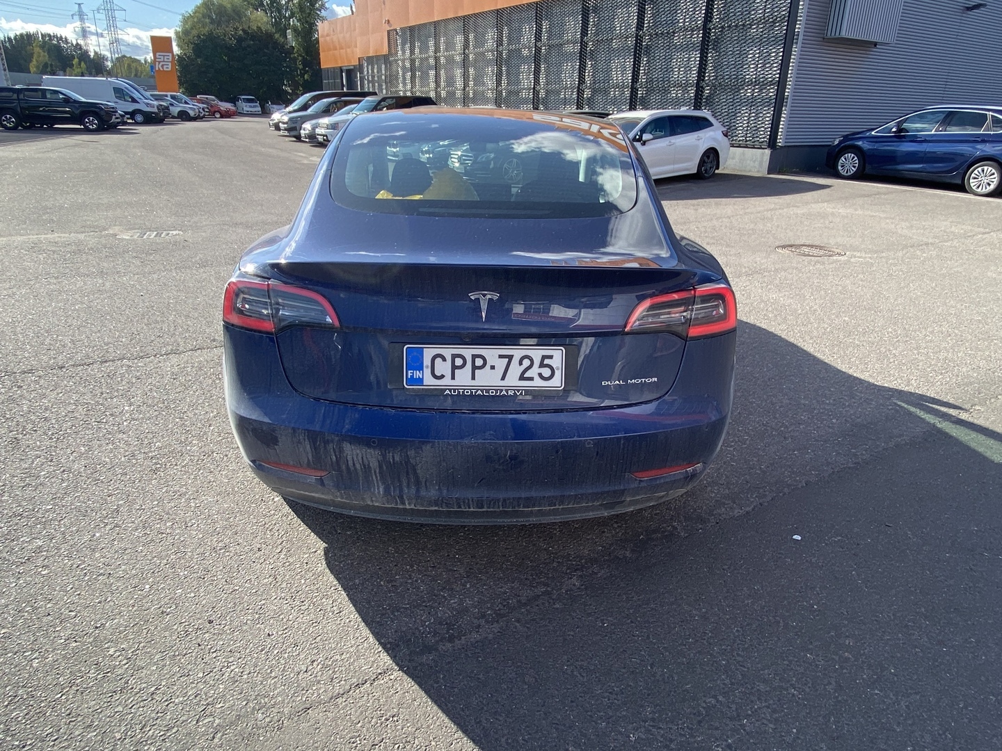 Tesla - Model 3 - Long Range - Sedan