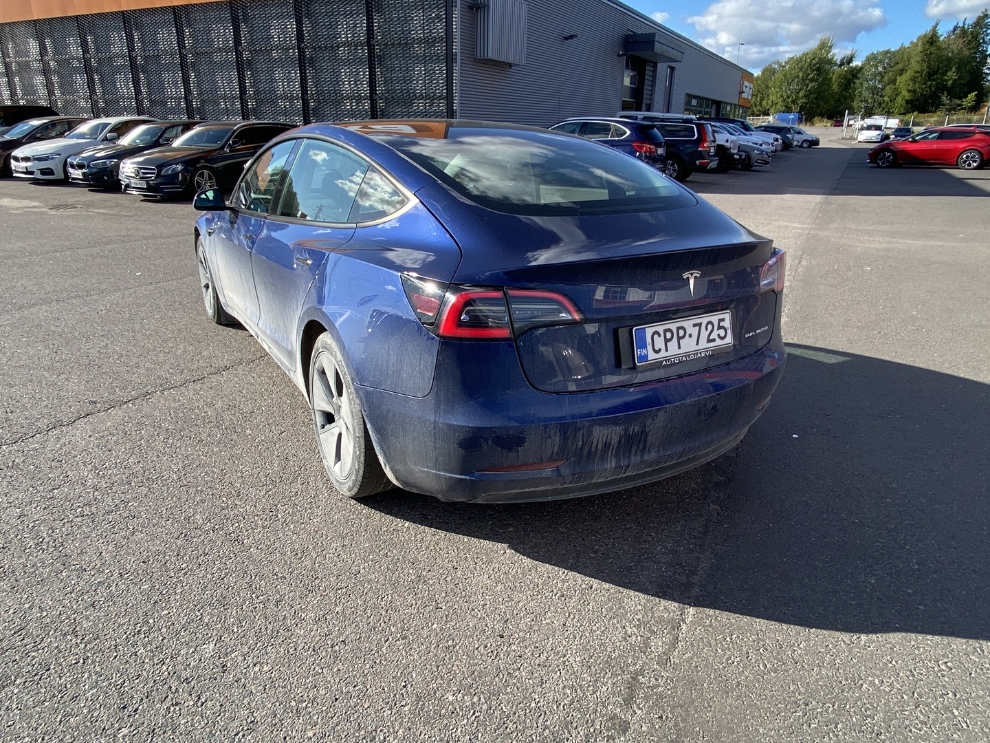 Tesla - Model 3 - Long Range - Sedan