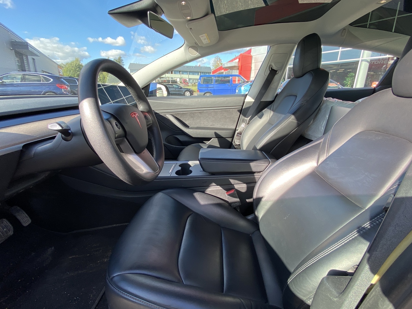 Tesla - Model 3 - Long Range - Sedan