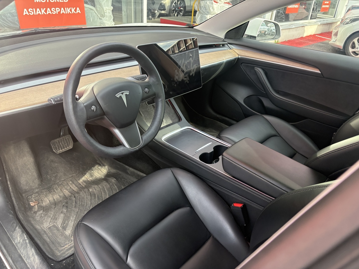 Tesla - Model 3 - Standard Range Plus - Sedan