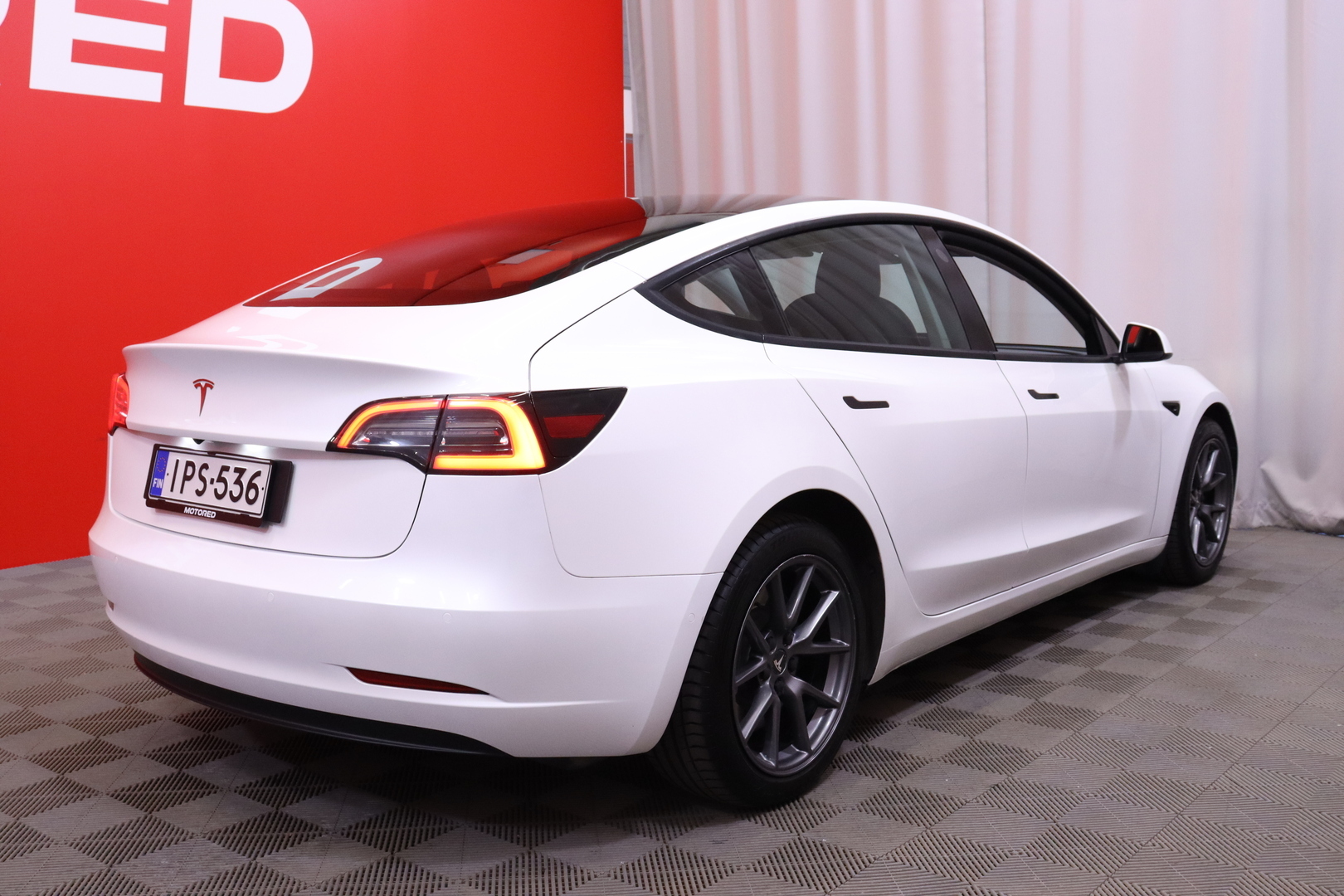 Tesla - Model 3 - Standard Range Plus - Sedan