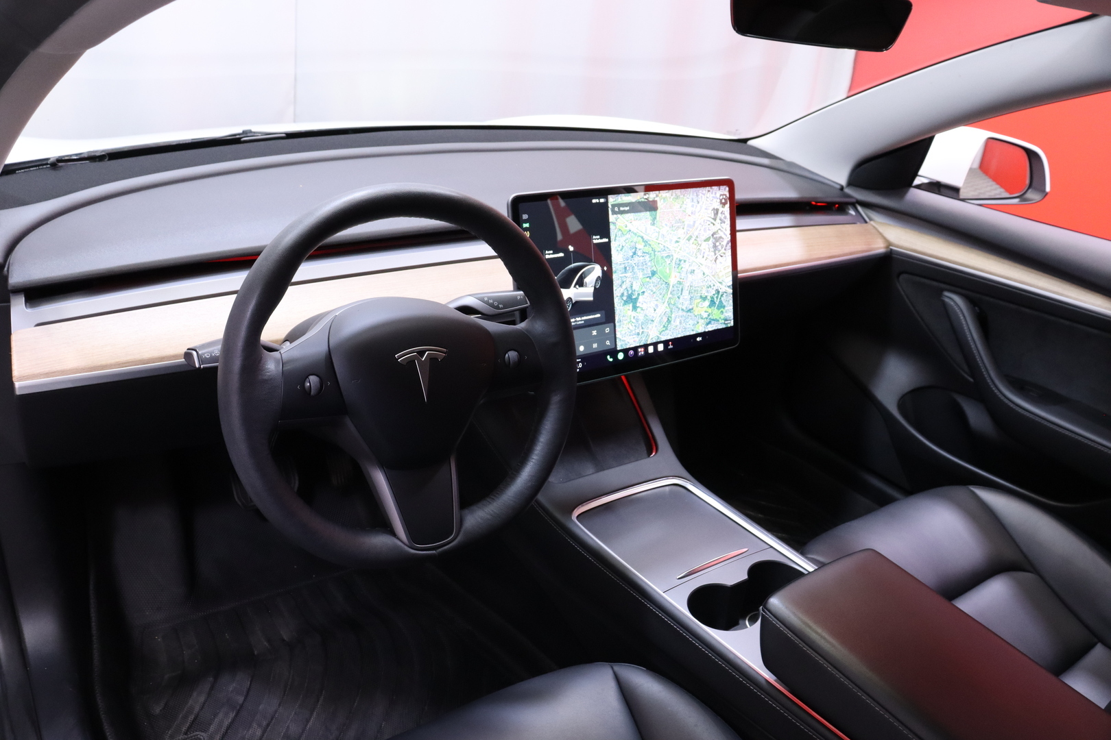 Tesla - Model 3 - Standard Range Plus - Sedan