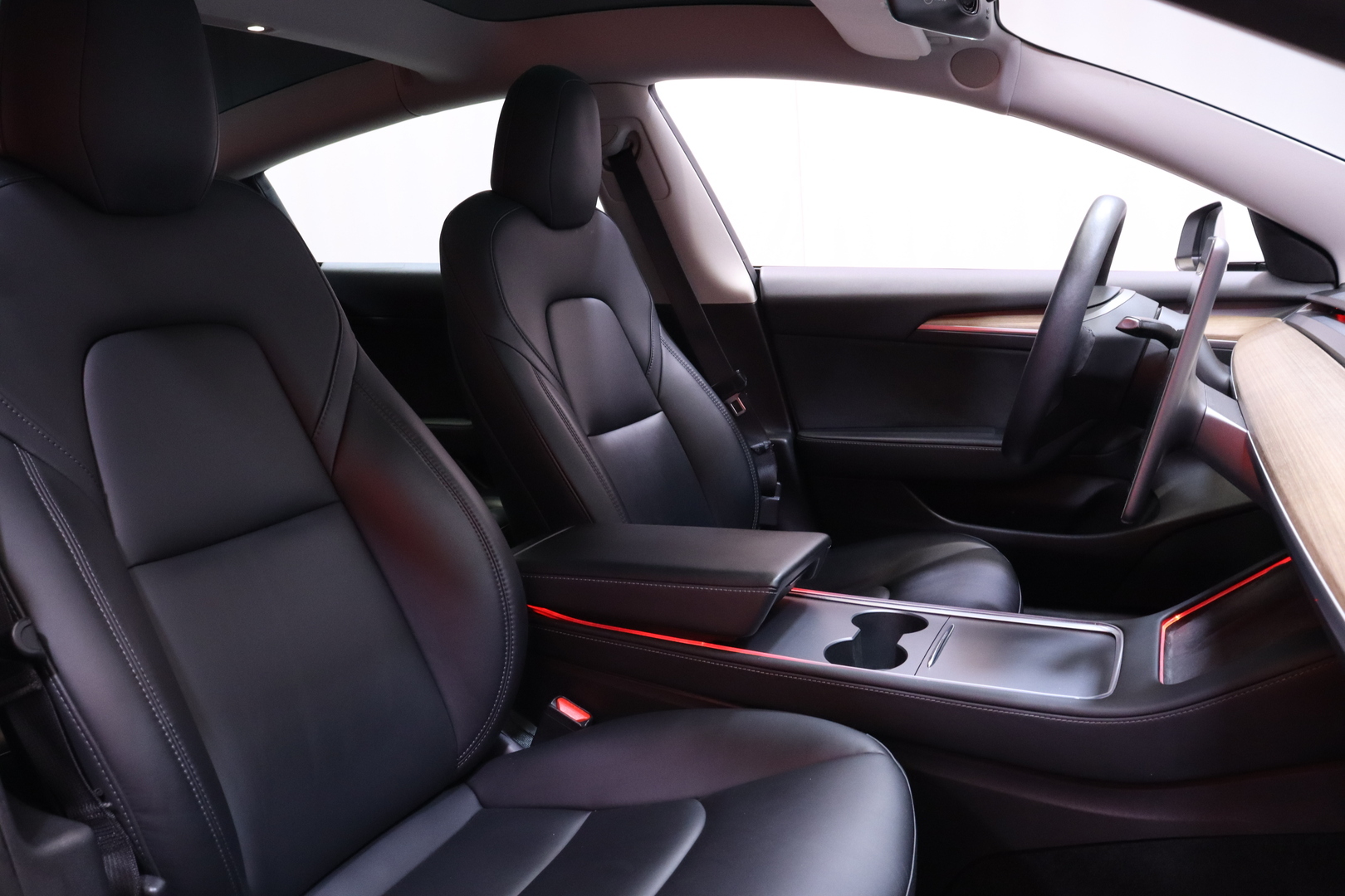 Tesla - Model 3 - Standard Range Plus - Sedan