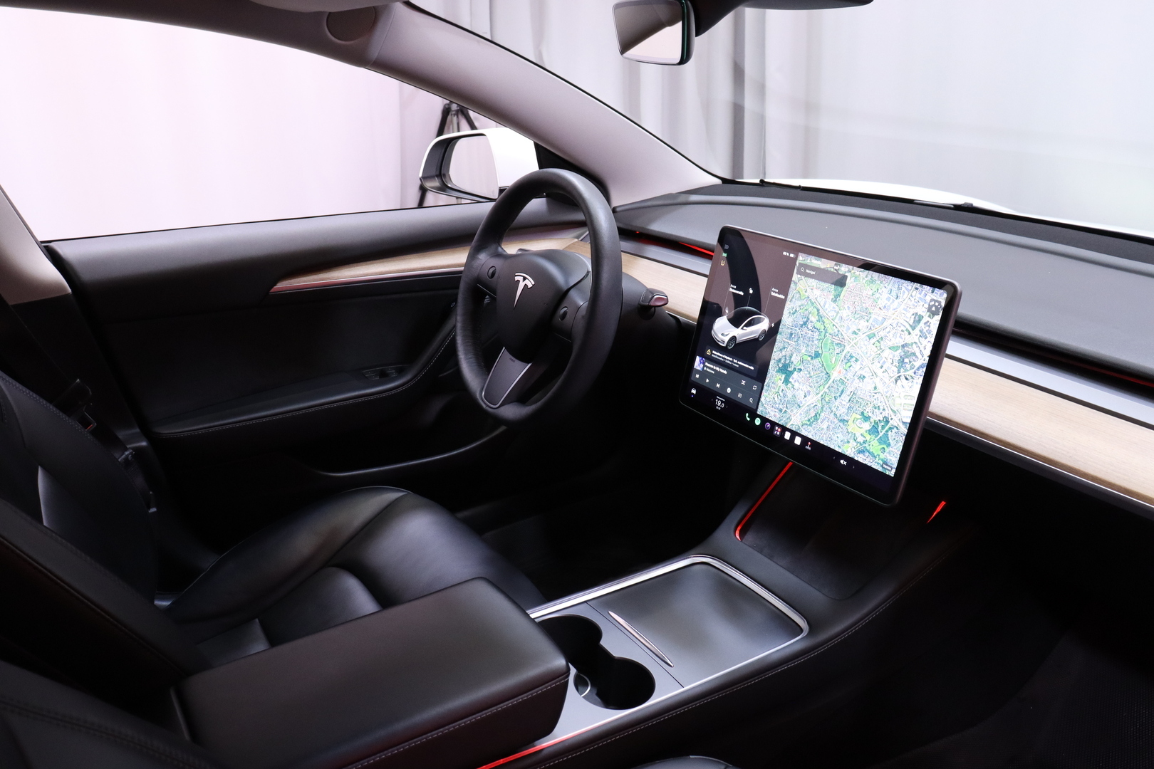 Tesla - Model 3 - Standard Range Plus - Sedan