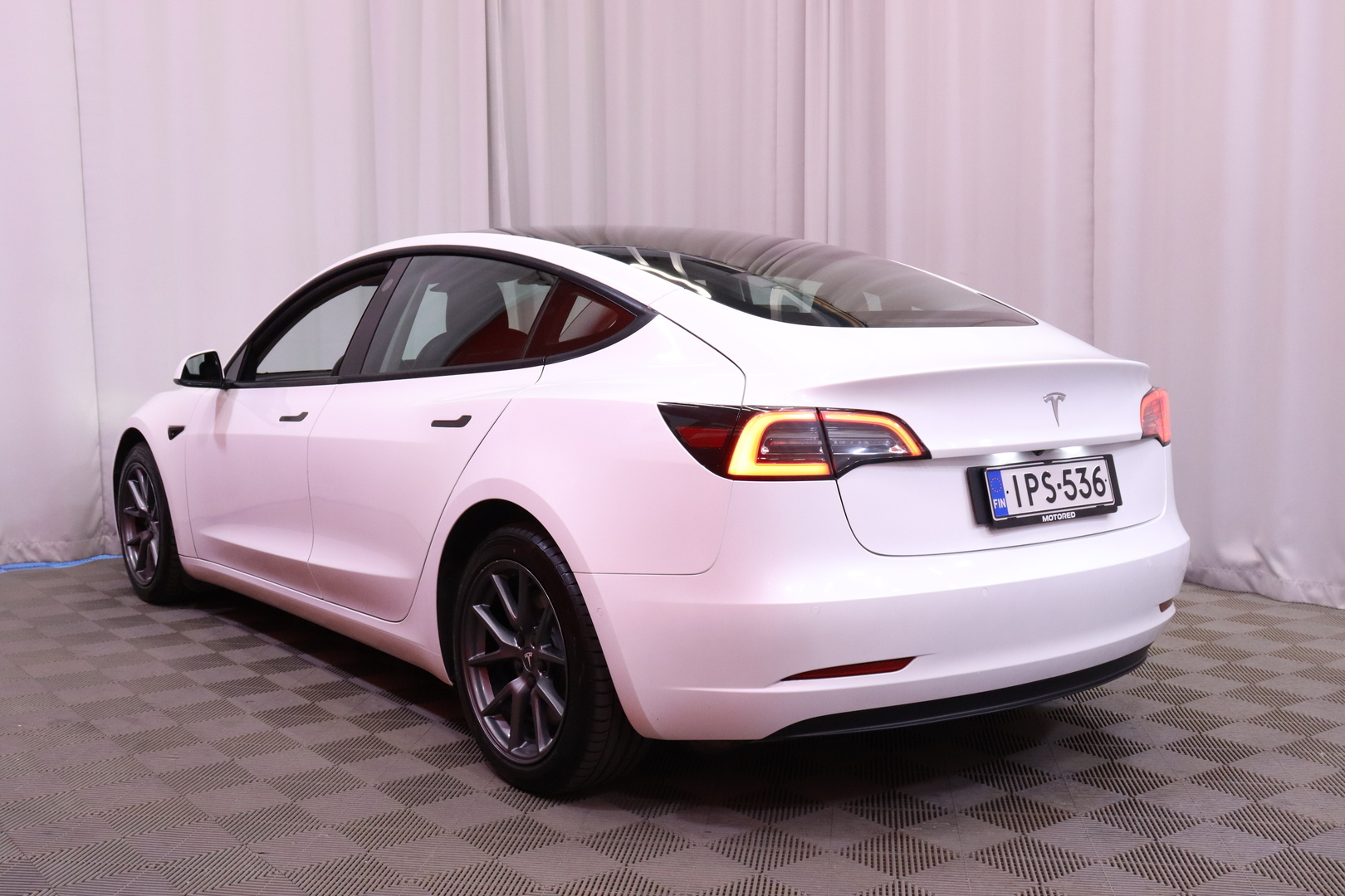 Tesla - Model 3 - Standard Range Plus - Sedan