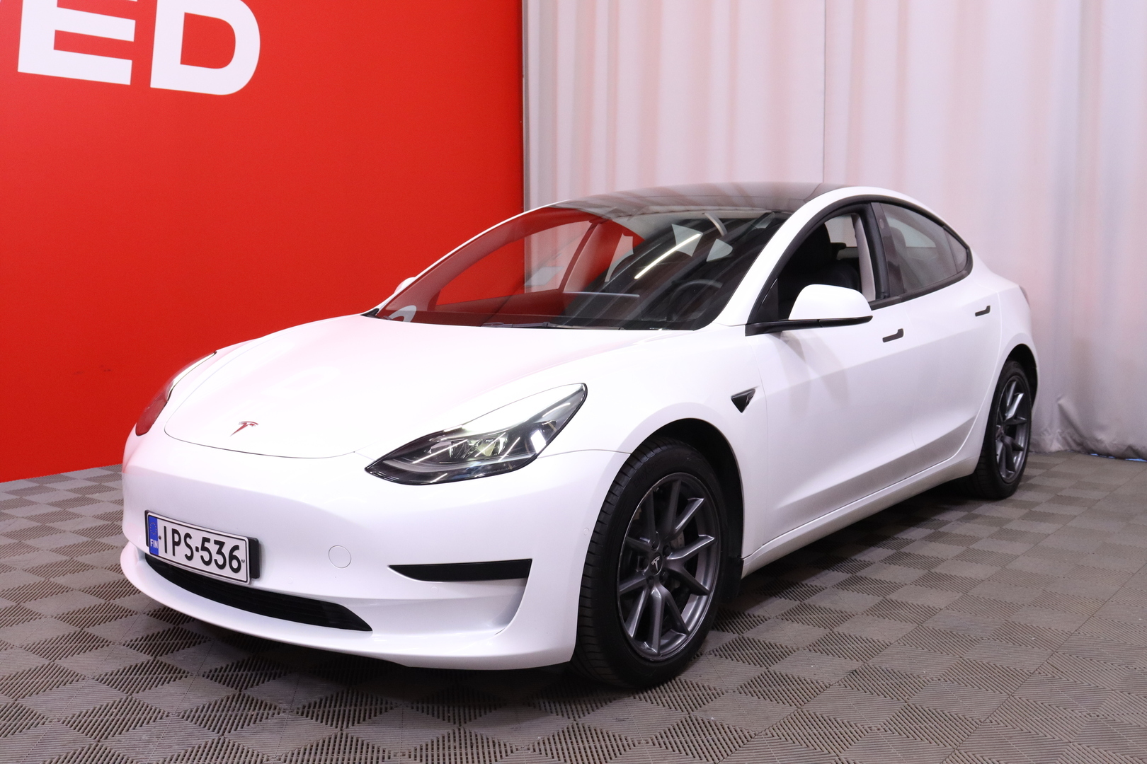 Tesla - Model 3 - Standard Range Plus - Sedan