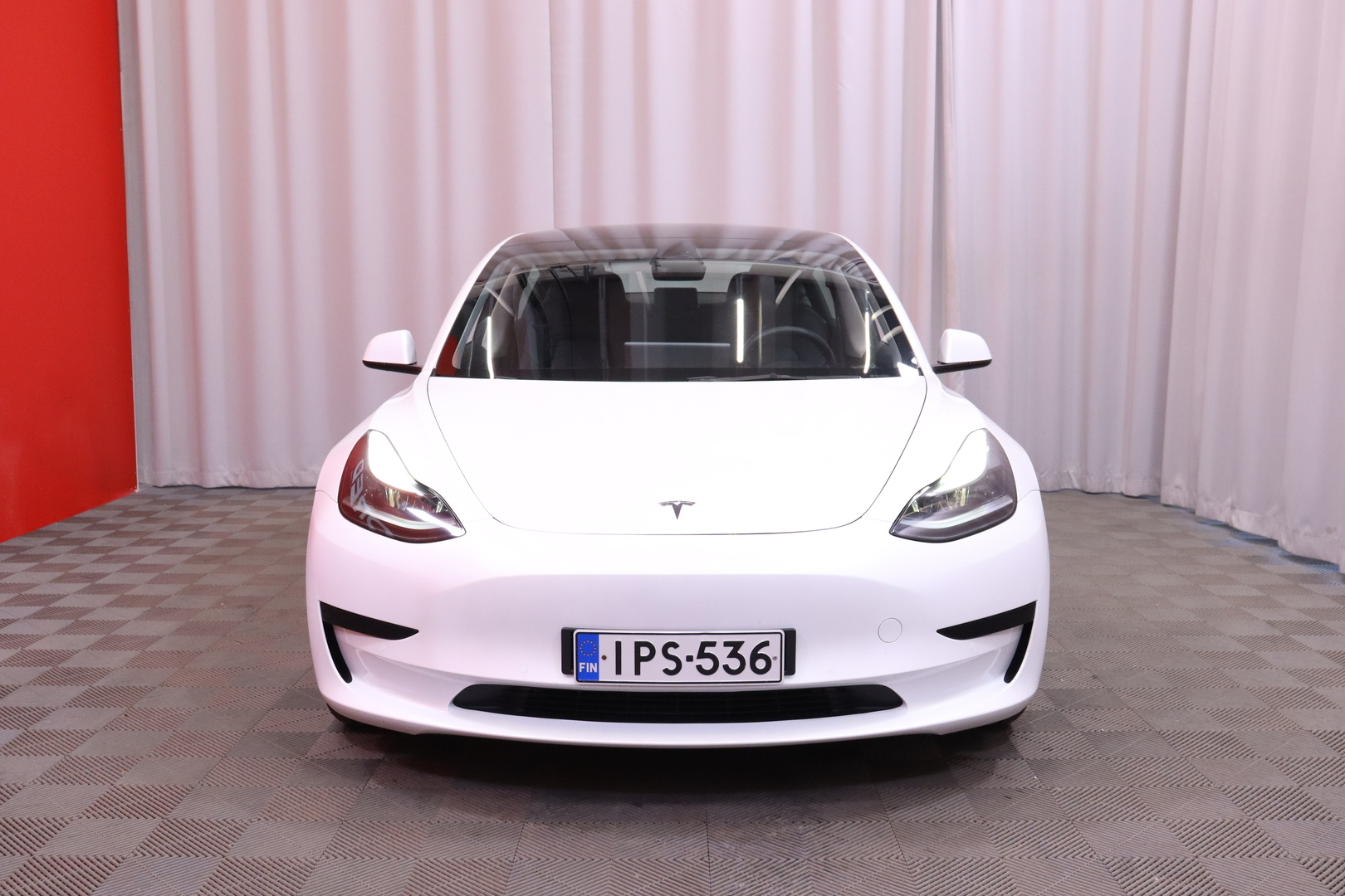 Tesla - Model 3 - Standard Range Plus - Sedan