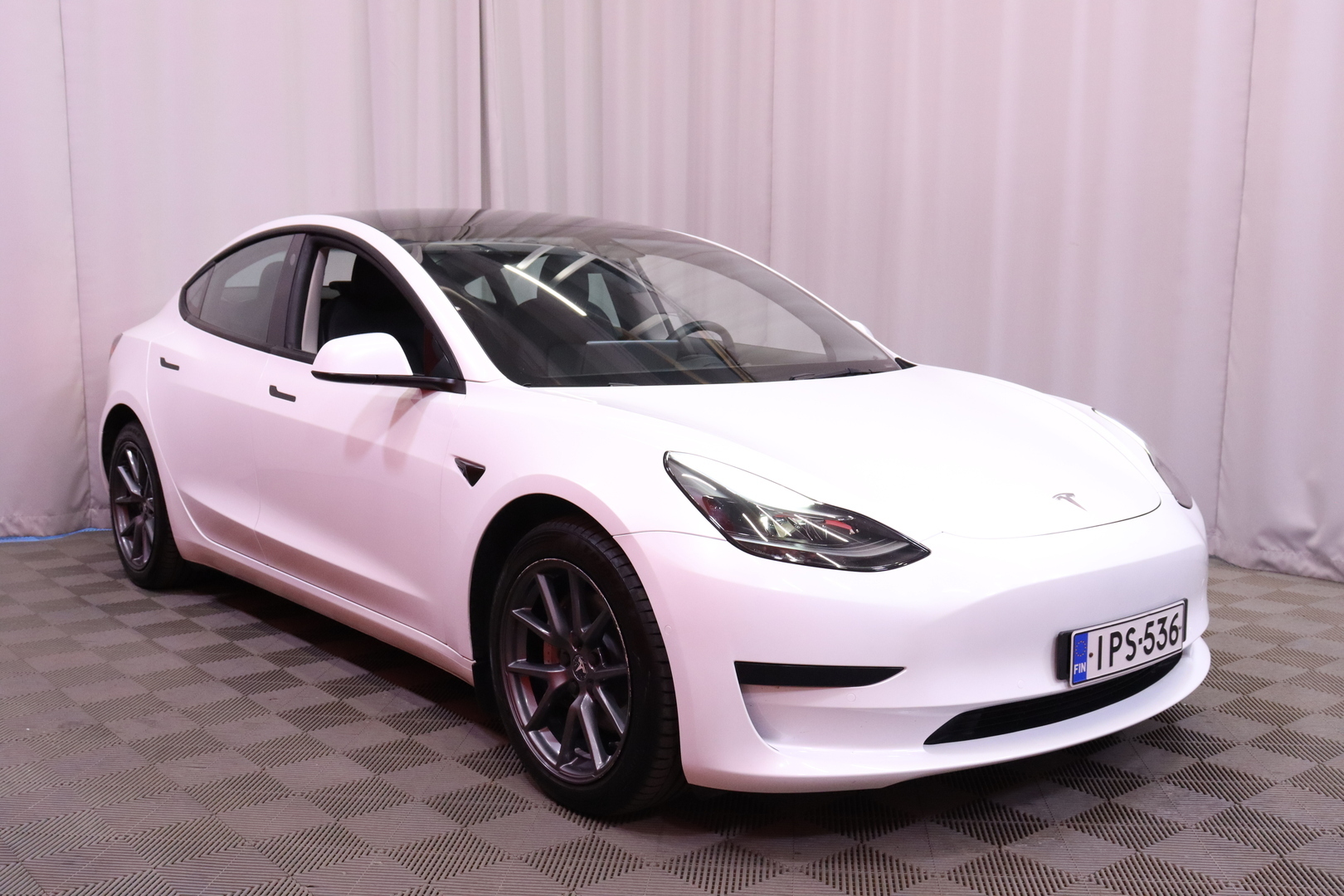 Tesla - Model 3 - Standard Range Plus - Sedan