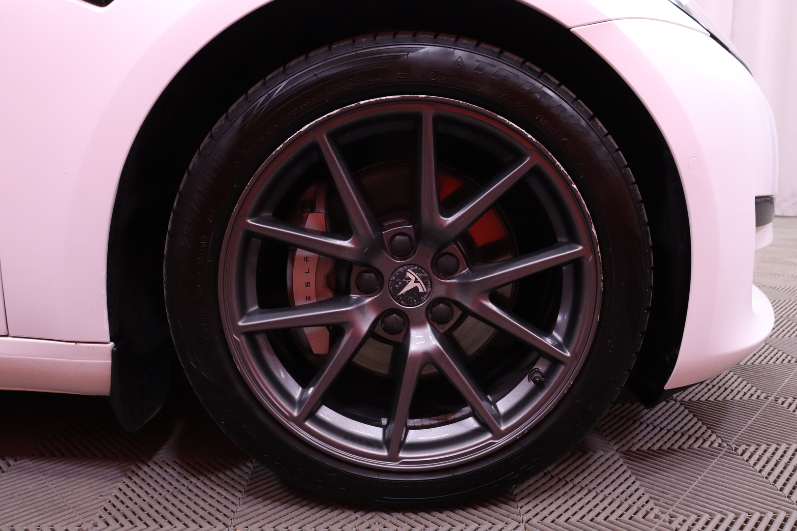Tesla - Model 3 - Standard Range Plus - Sedan