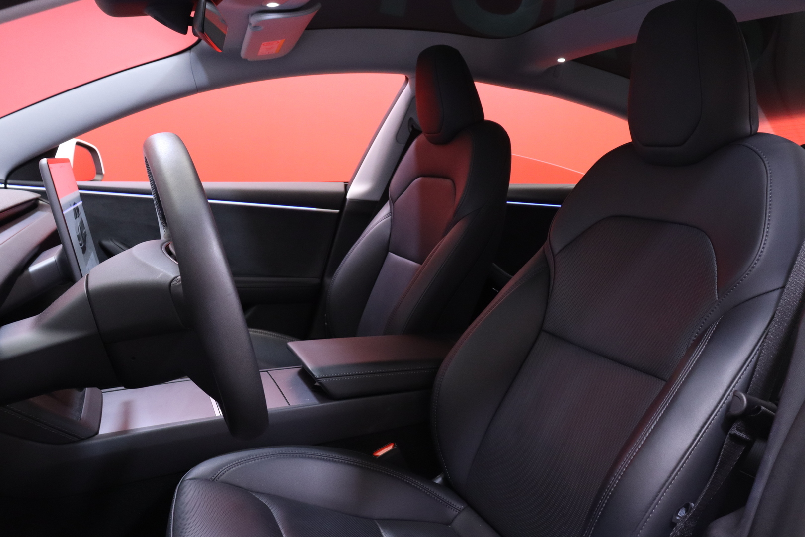 Tesla - Model 3 - Long Range AWD Highland / Koukku / AMD Ryzen / Ilmastoidut nahat / Premium Audio / Lasikatto / - Sedan