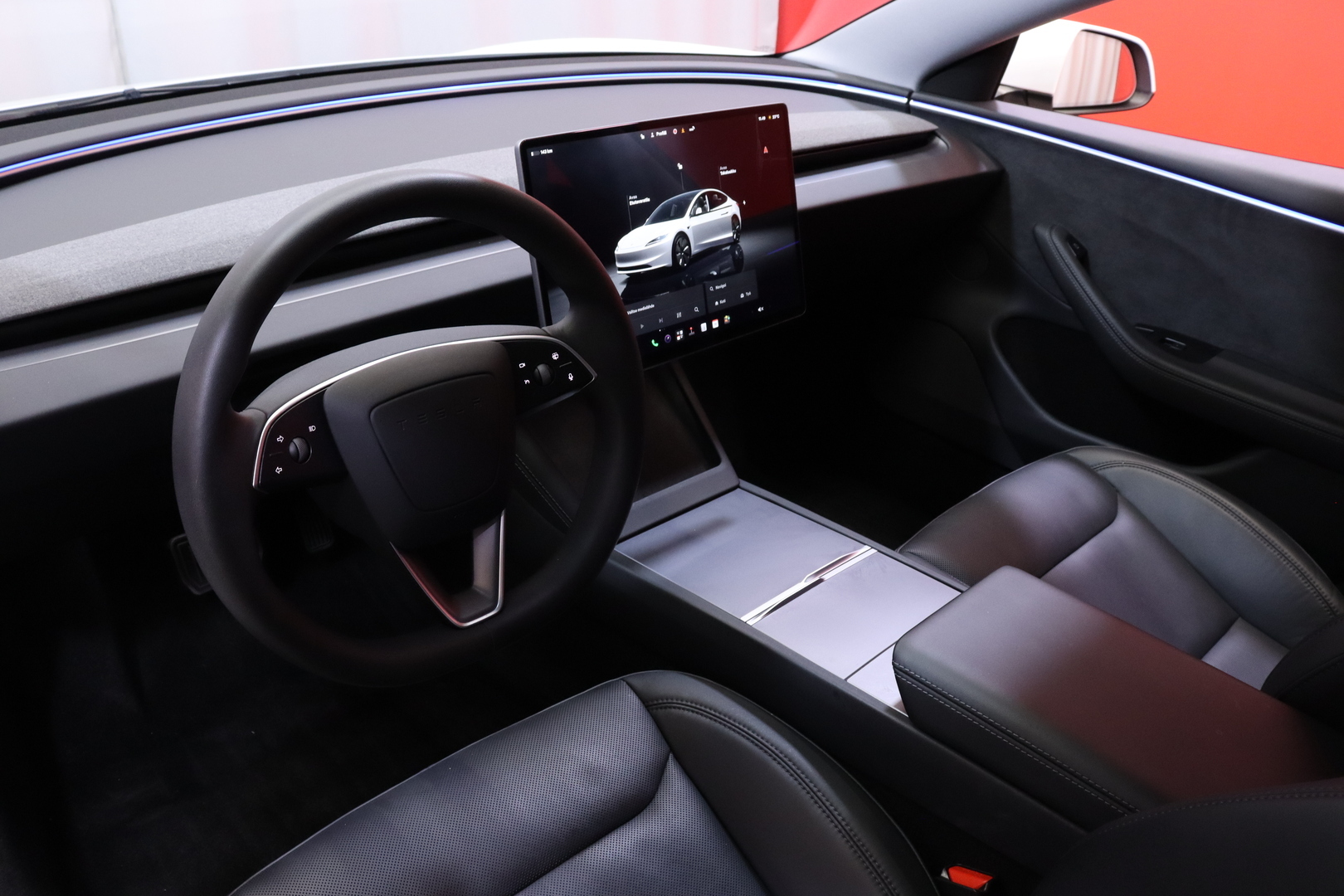 Tesla - Model 3 - Long Range AWD Highland / Koukku / AMD Ryzen / Ilmastoidut nahat / Premium Audio / Lasikatto / - Sedan