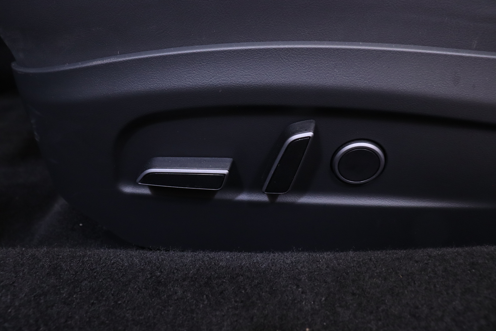 Tesla - Model 3 - Long Range AWD Highland / Koukku / AMD Ryzen / Ilmastoidut nahat / Premium Audio / Lasikatto / - Sedan