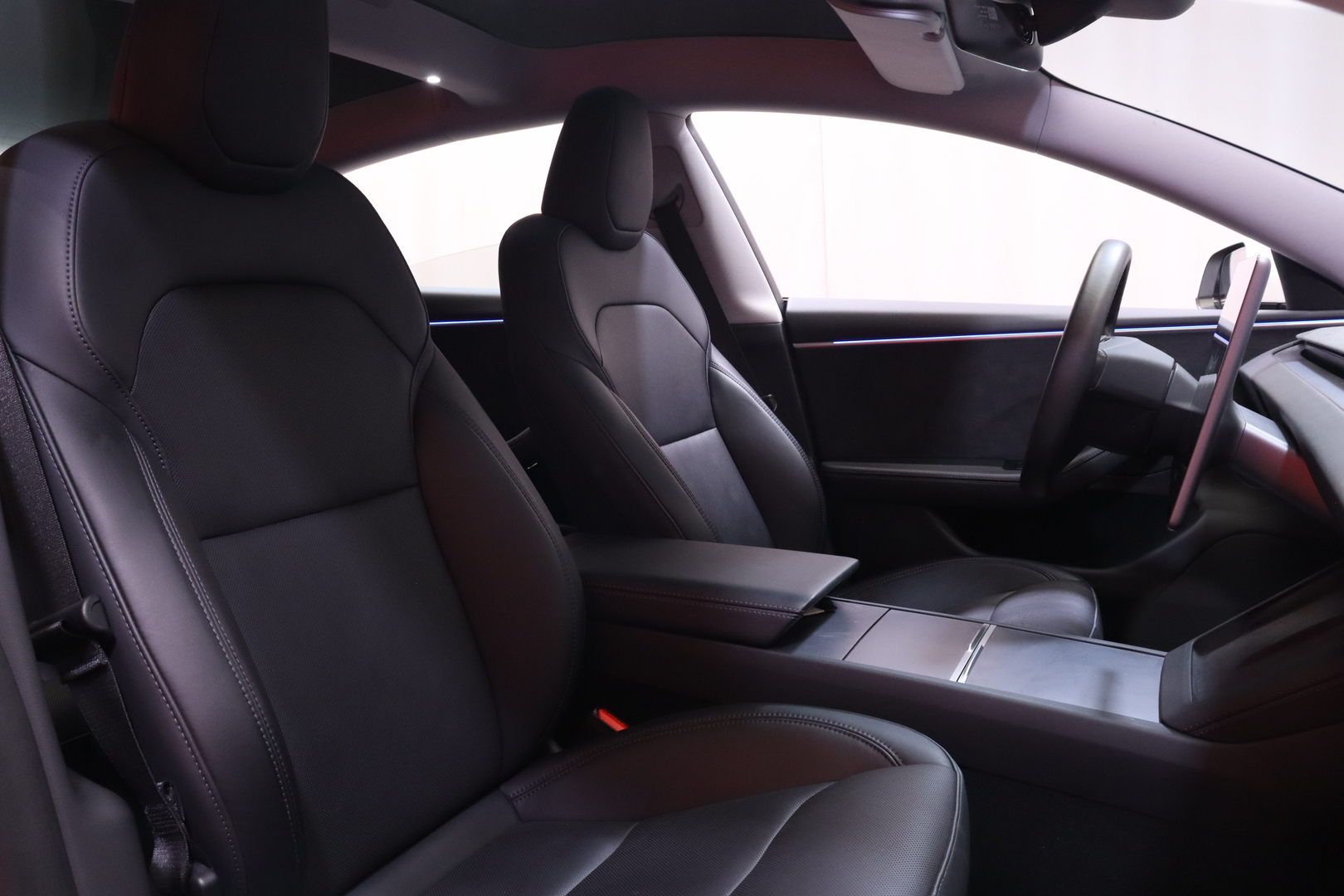Tesla - Model 3 - Long Range AWD Highland / Koukku / AMD Ryzen / Ilmastoidut nahat / Premium Audio / Lasikatto / - Sedan
