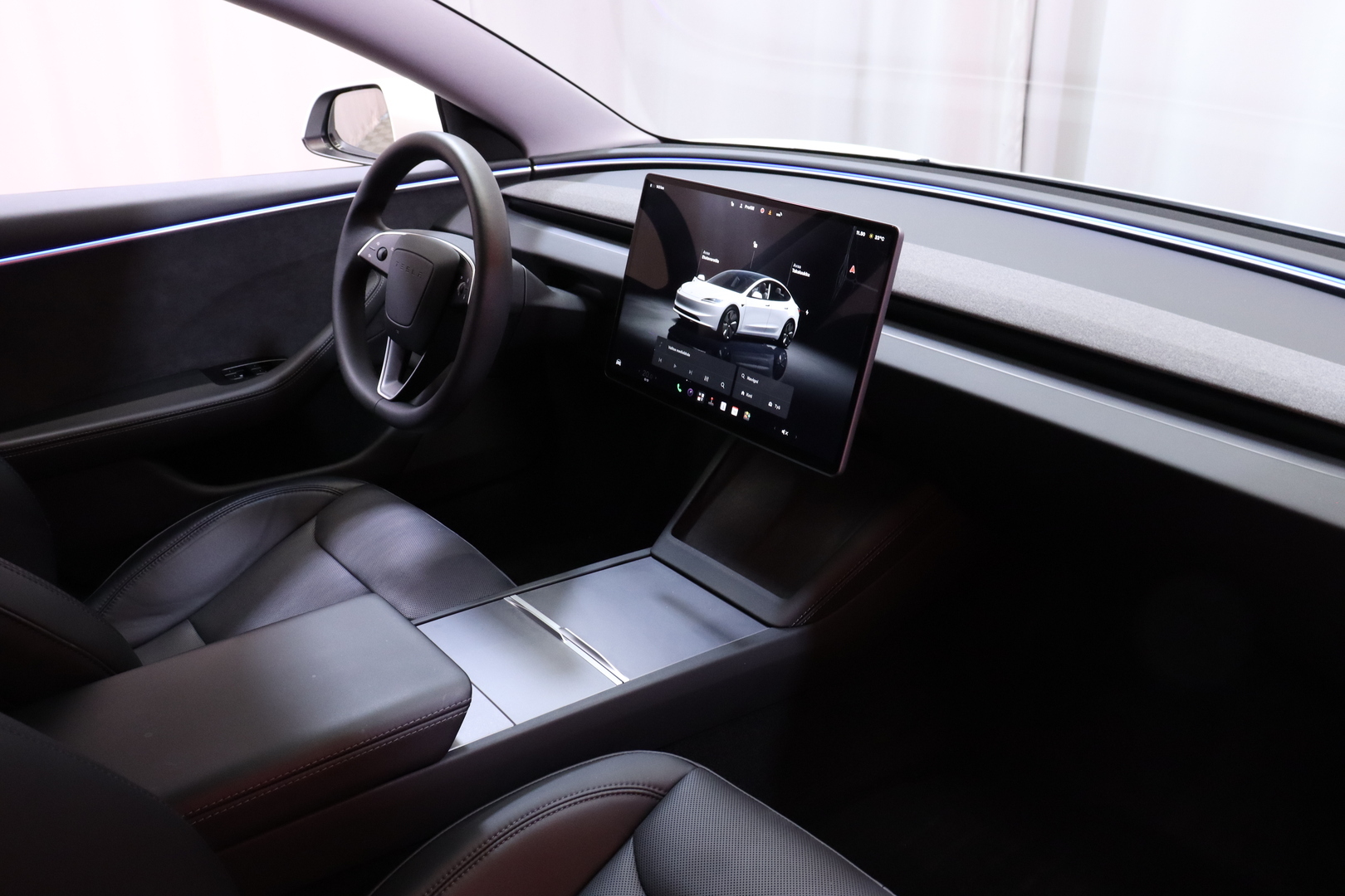 Tesla - Model 3 - Long Range AWD Highland / Koukku / AMD Ryzen / Ilmastoidut nahat / Premium Audio / Lasikatto / - Sedan