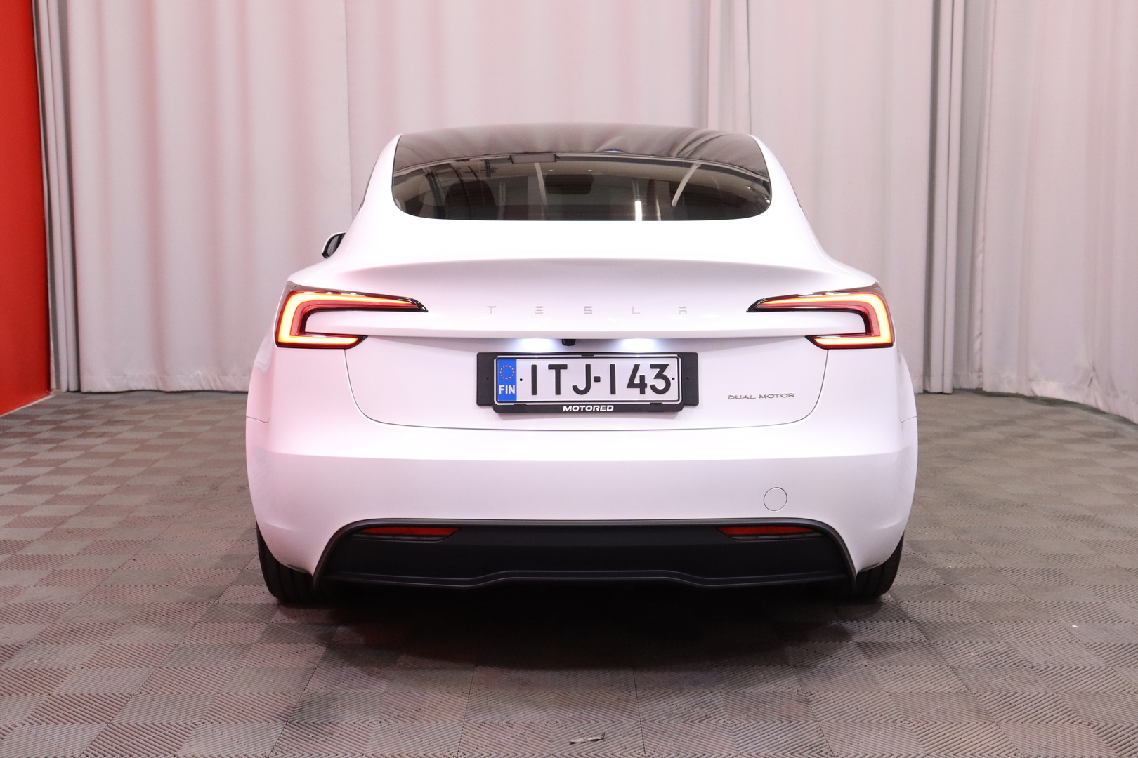 Tesla - Model 3 - Long Range AWD Highland / Koukku / AMD Ryzen / Ilmastoidut nahat / Premium Audio / Lasikatto / - Sedan