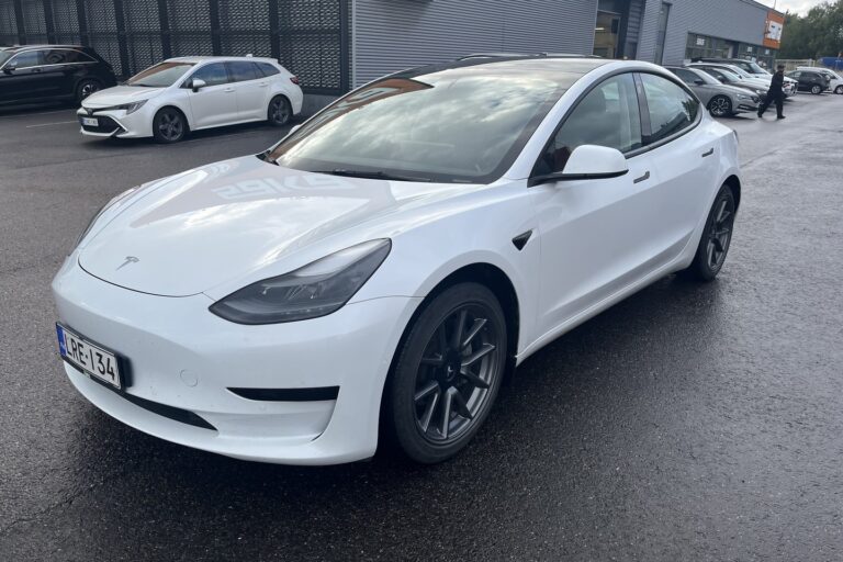 Tesla - Model 3 - Standard Range Plus - Sedan