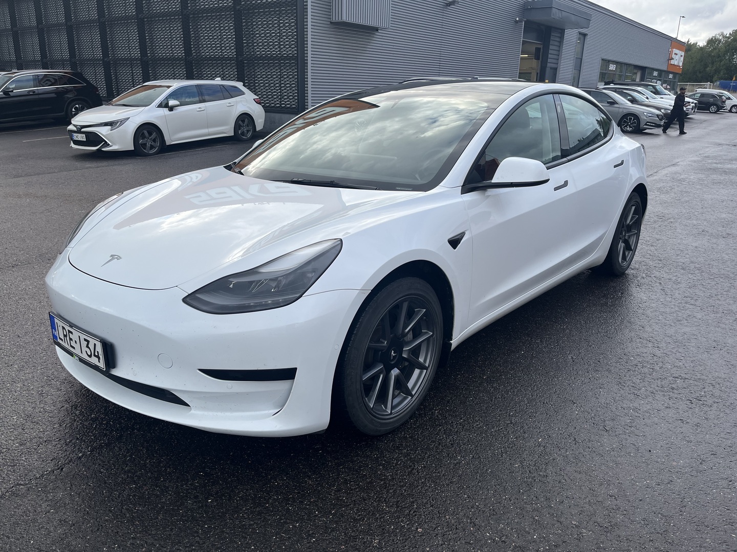Tesla - Model 3 - Standard Range Plus - Sedan