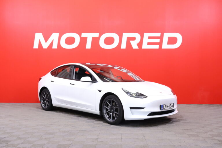Tesla - Model 3 - Standard Range Plus - Sedan