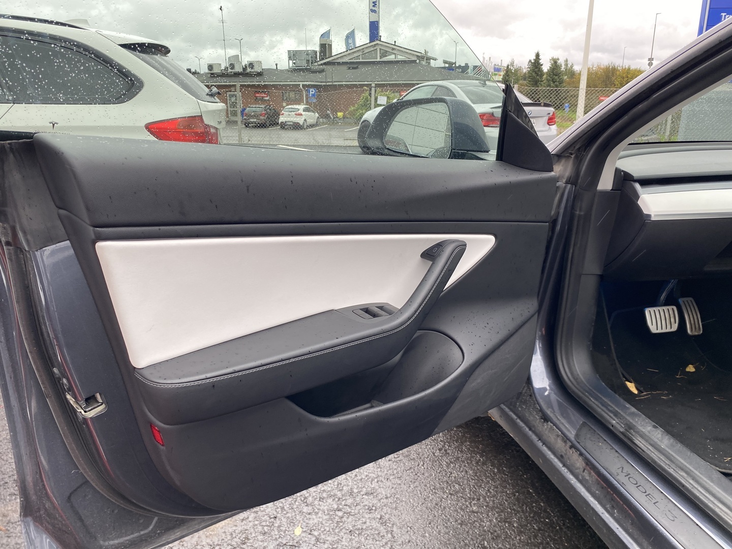 Tesla - Model 3 - Model 3 Sedan (AA) 4ov - Sedan