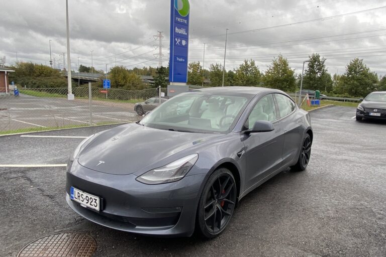 Tesla - Model 3 - Model 3 Sedan (AA) 4ov - Sedan