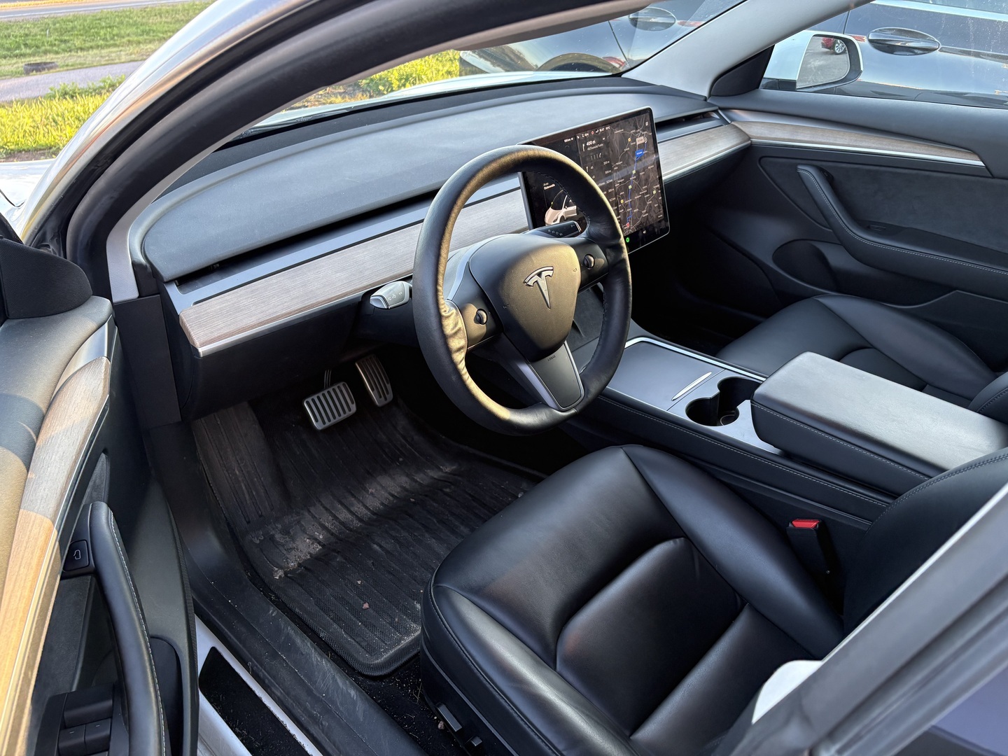 Tesla - Model 3 - Standard Range Plus - Sedan