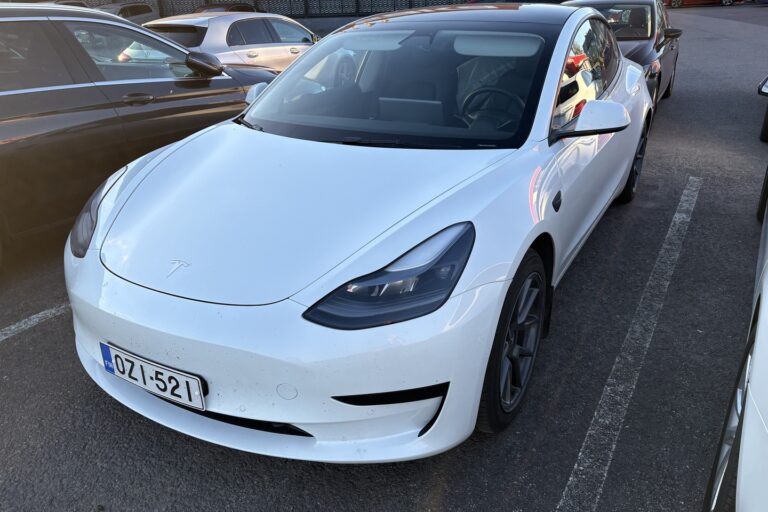 Tesla - Model 3 - Standard Range Plus - Sedan