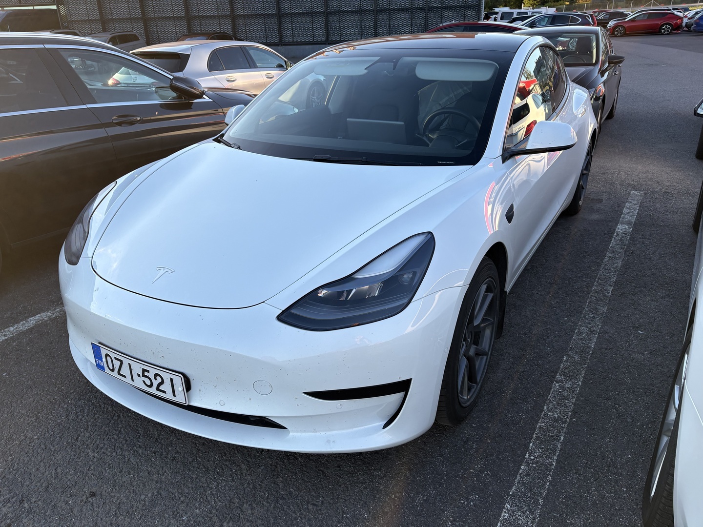 Tesla - Model 3 - Standard Range Plus - Sedan