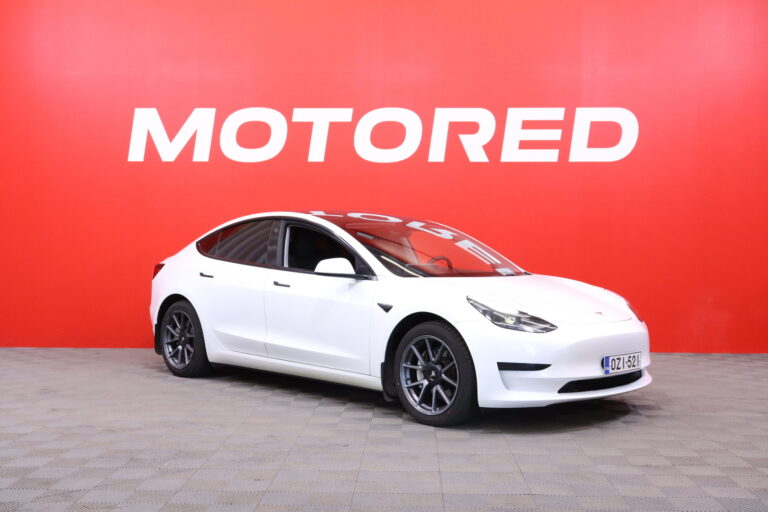 Tesla - Model 3 - Standard Range Plus - Sedan