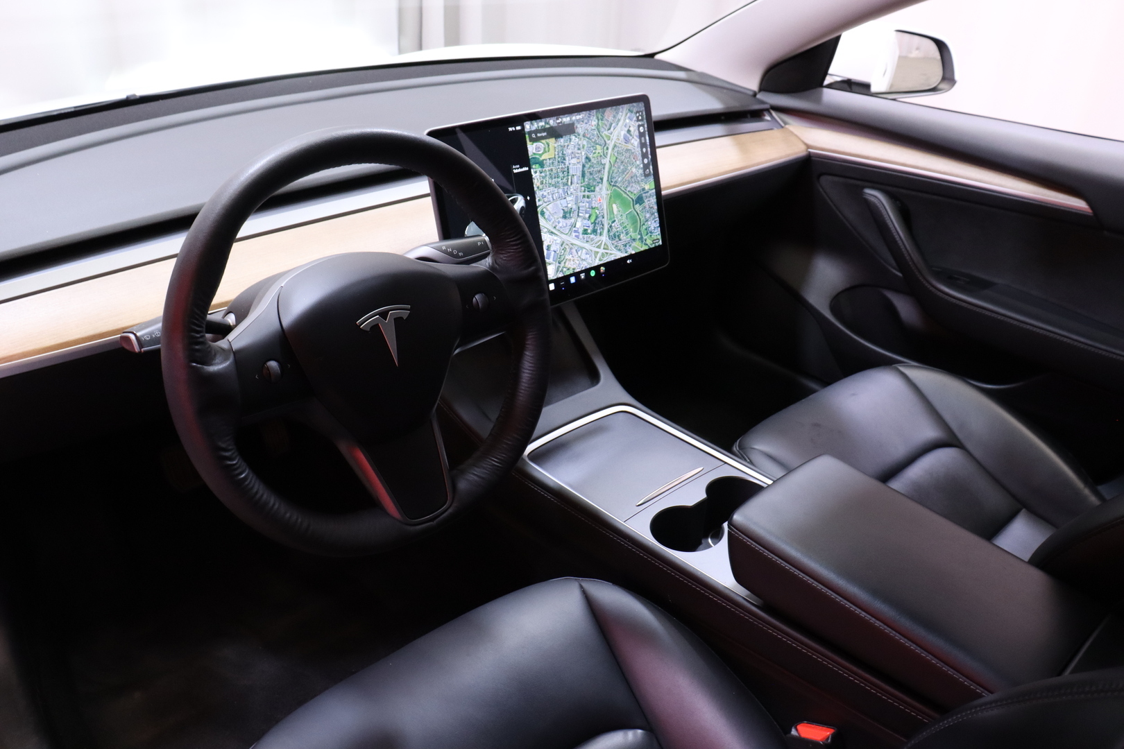 Tesla - Model 3 - Standard Range Plus - Sedan