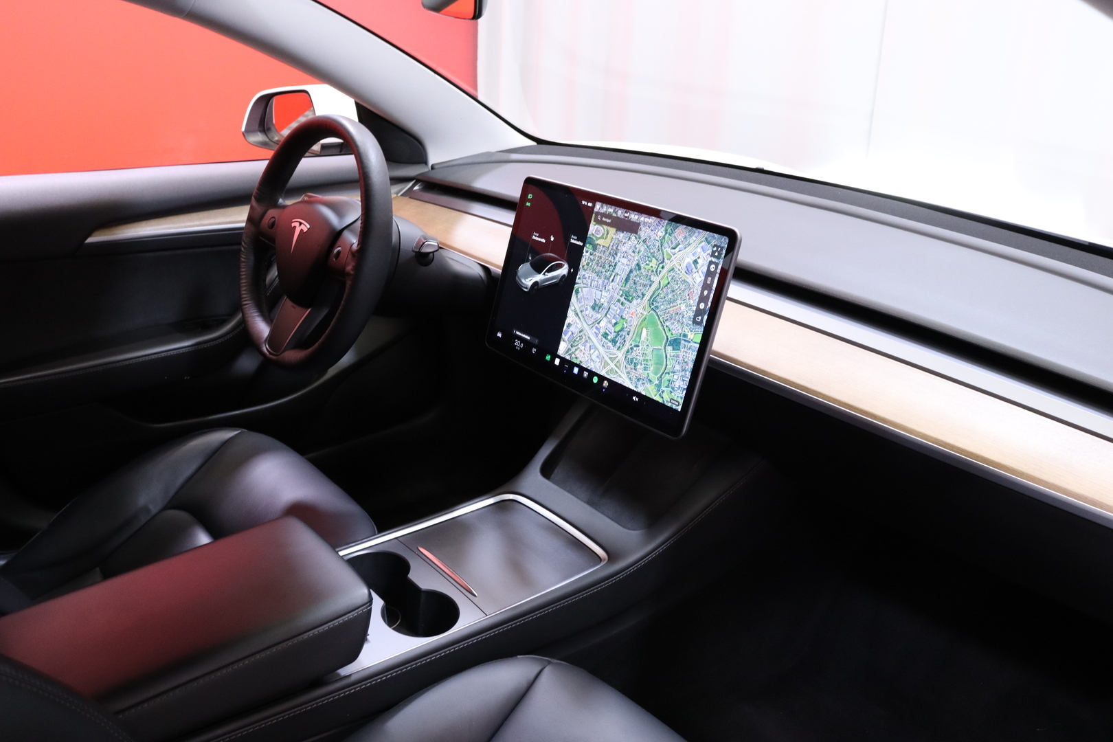 Tesla - Model 3 - Standard Range Plus - Sedan