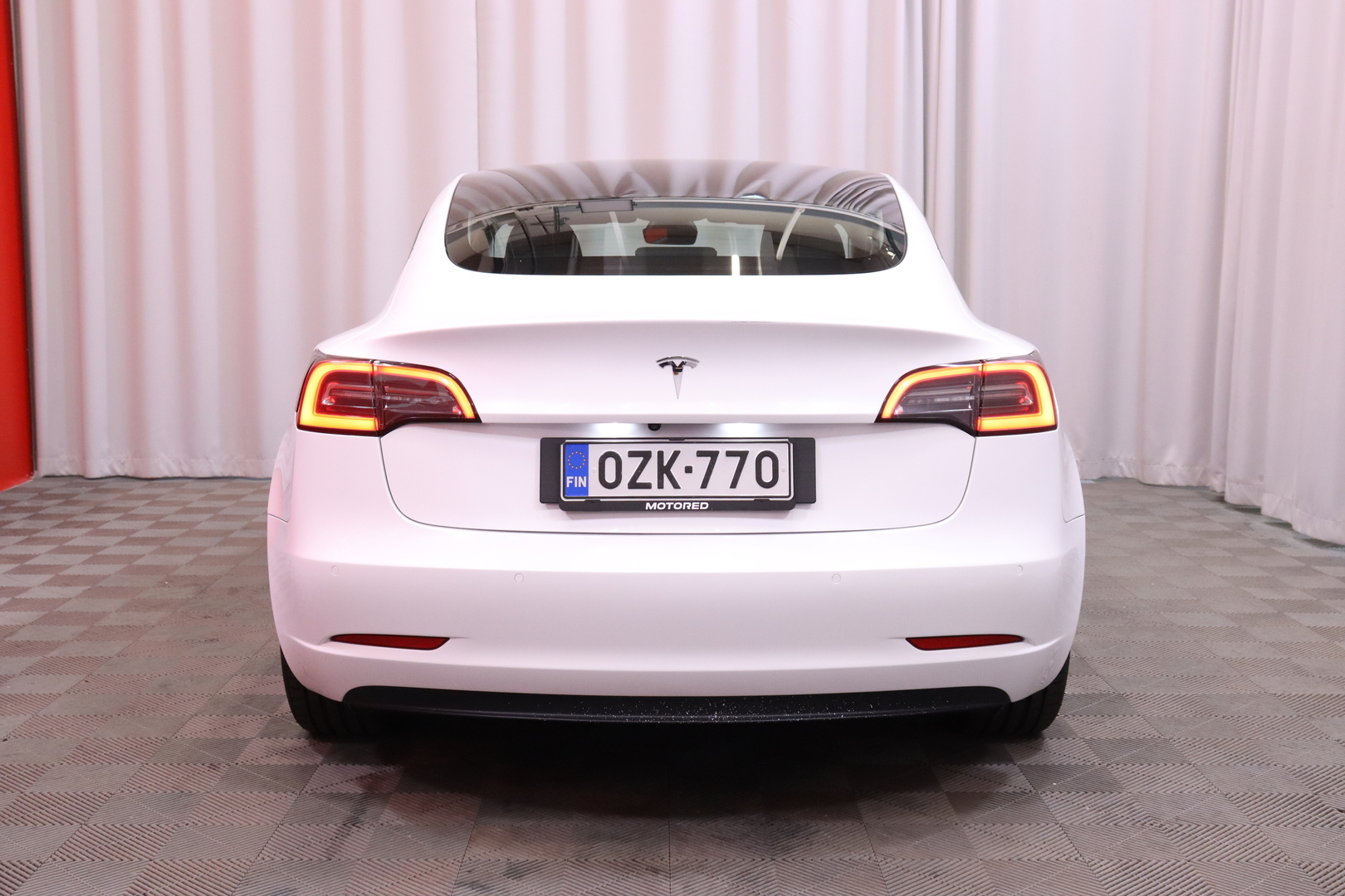 Tesla - Model 3 - Standard Range Plus - Sedan