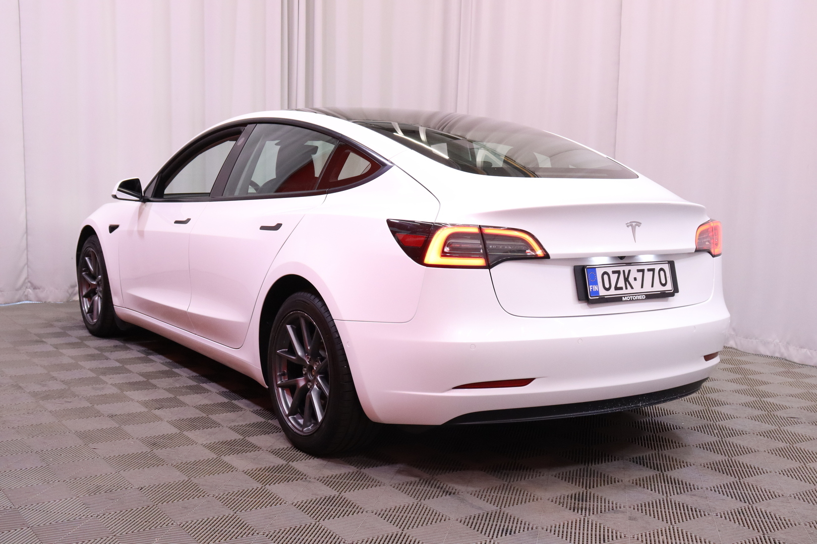 Tesla - Model 3 - Standard Range Plus - Sedan