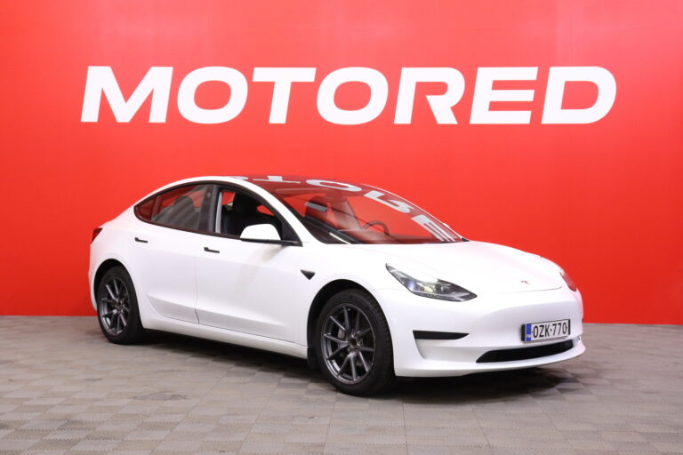 Tesla - Model 3 - Standard Range Plus - Sedan