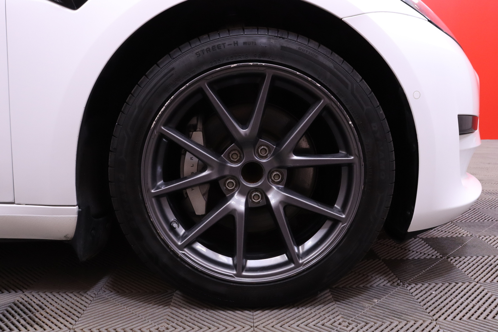 Tesla - Model 3 - Standard Range Plus - Sedan