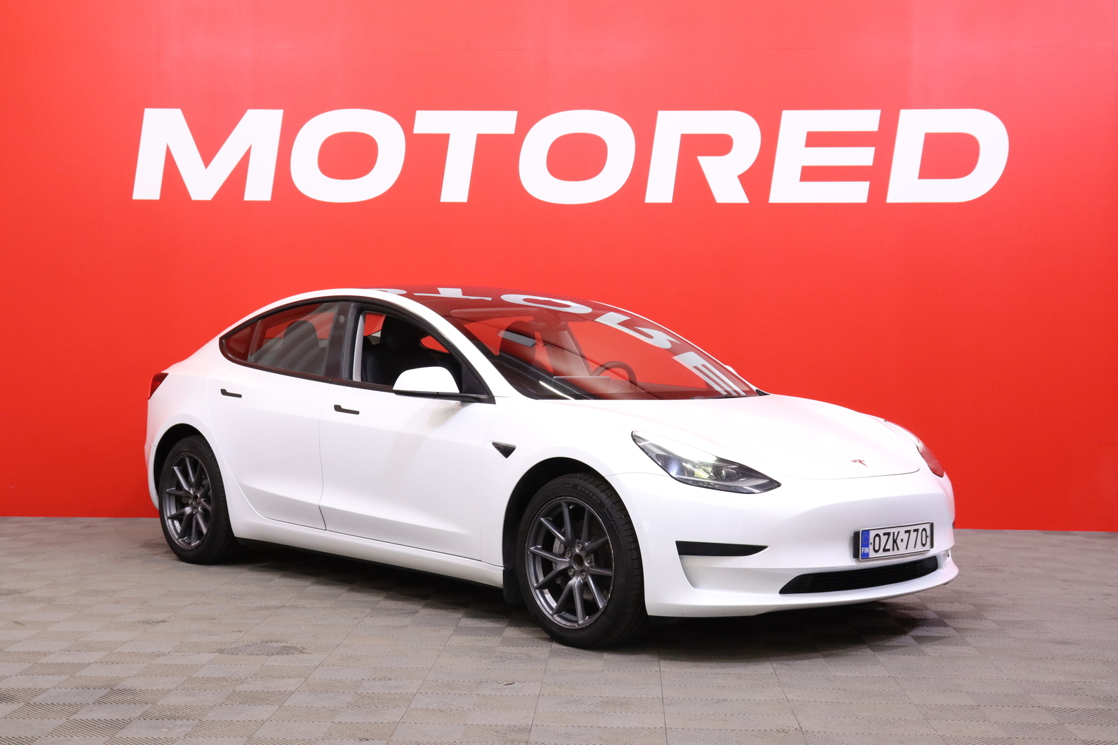 Tesla - Model 3 - Standard Range Plus - Sedan