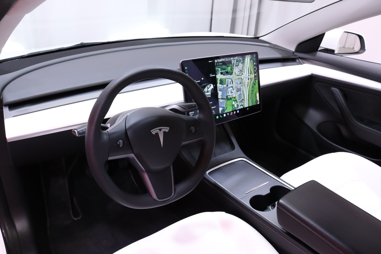 Tesla - Model 3 - Long Range - Sedan