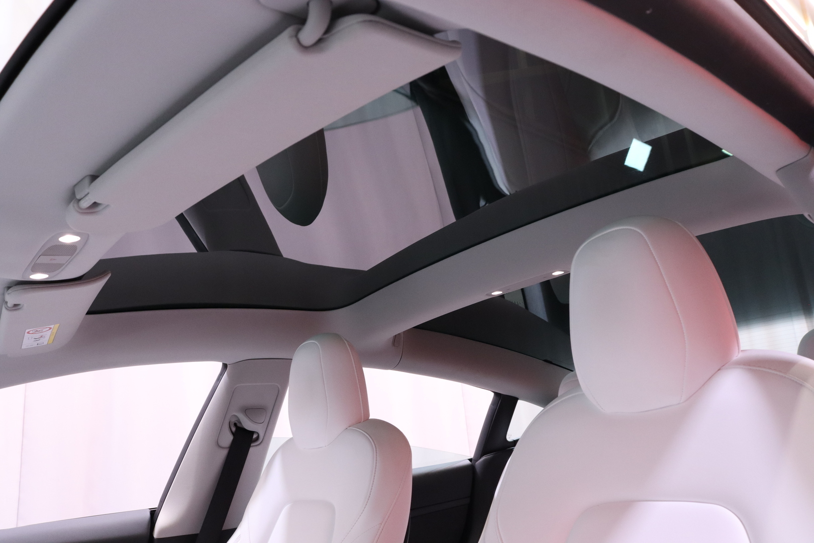 Tesla - Model 3 - Long Range - Sedan