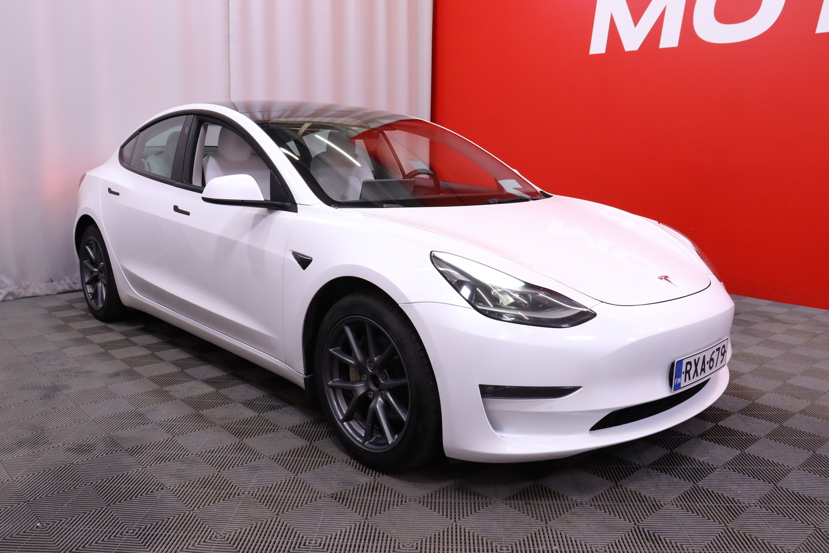 Tesla - Model 3 - Long Range - Sedan