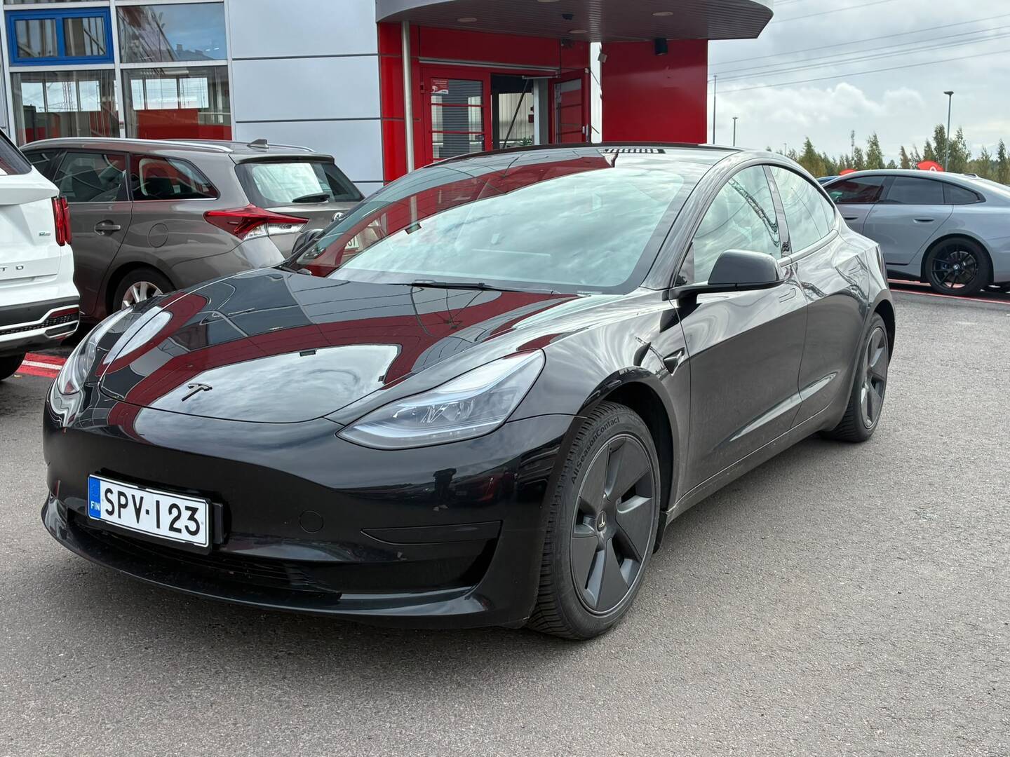 Tesla - Model 3 - Standard Range Plus - Sedan