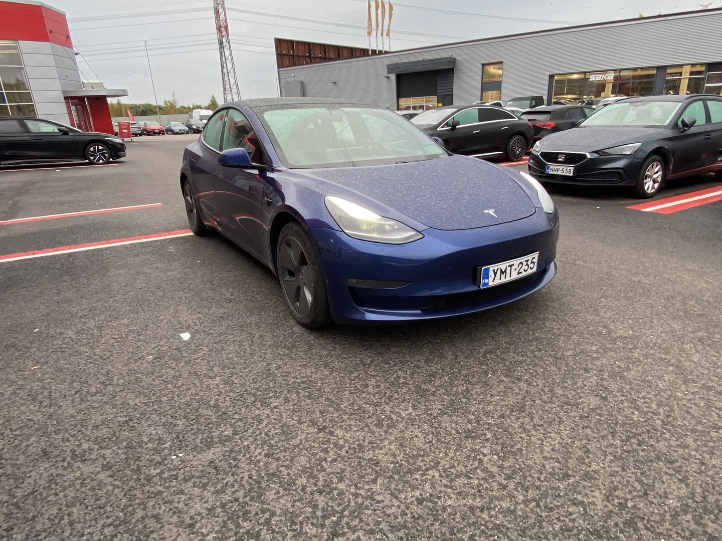 Tesla - Model 3 - Long Range - Sedan