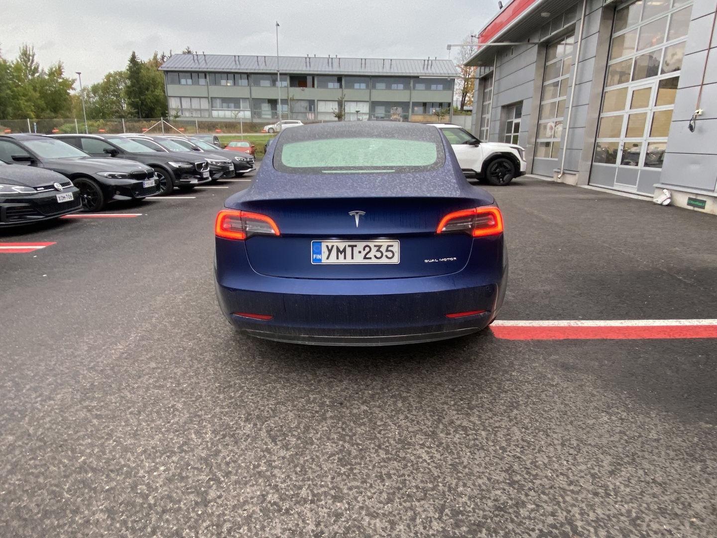 Tesla - Model 3 - Long Range - Sedan