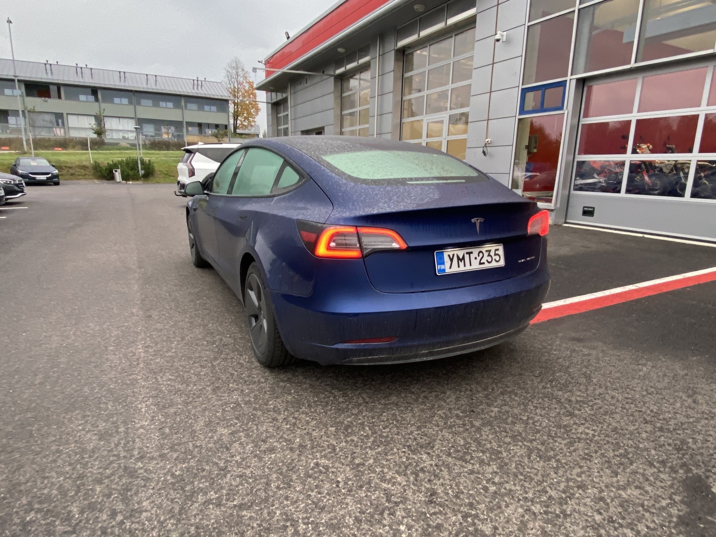 Tesla - Model 3 - Long Range - Sedan