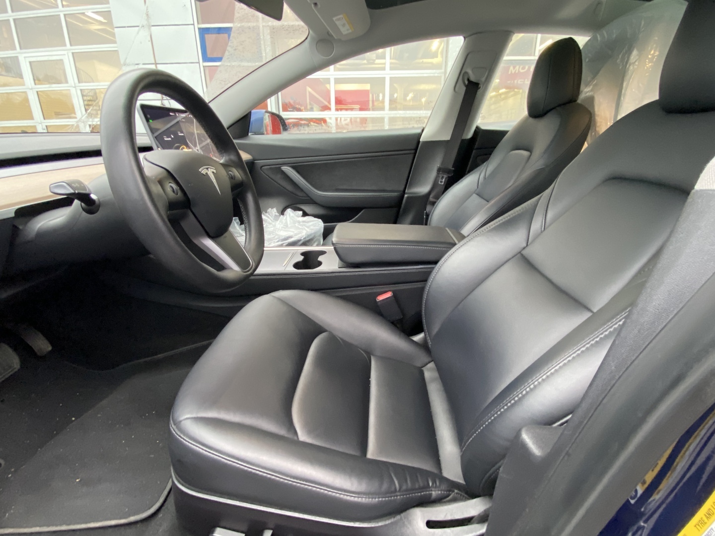 Tesla - Model 3 - Long Range - Sedan