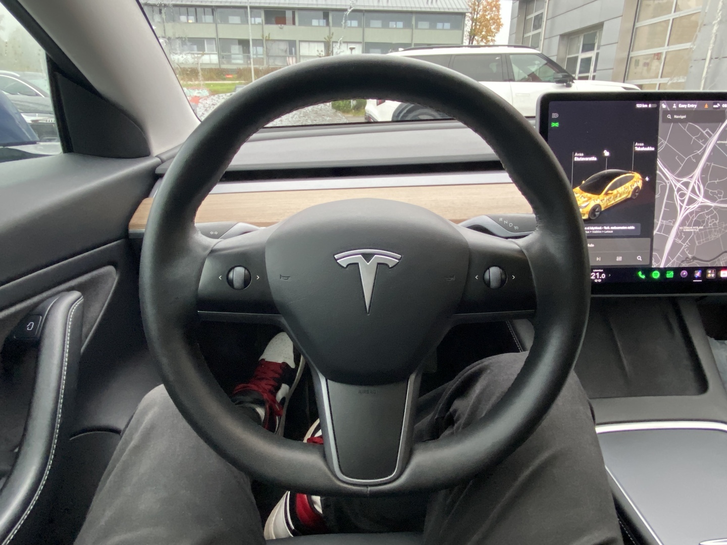 Tesla - Model 3 - Long Range - Sedan