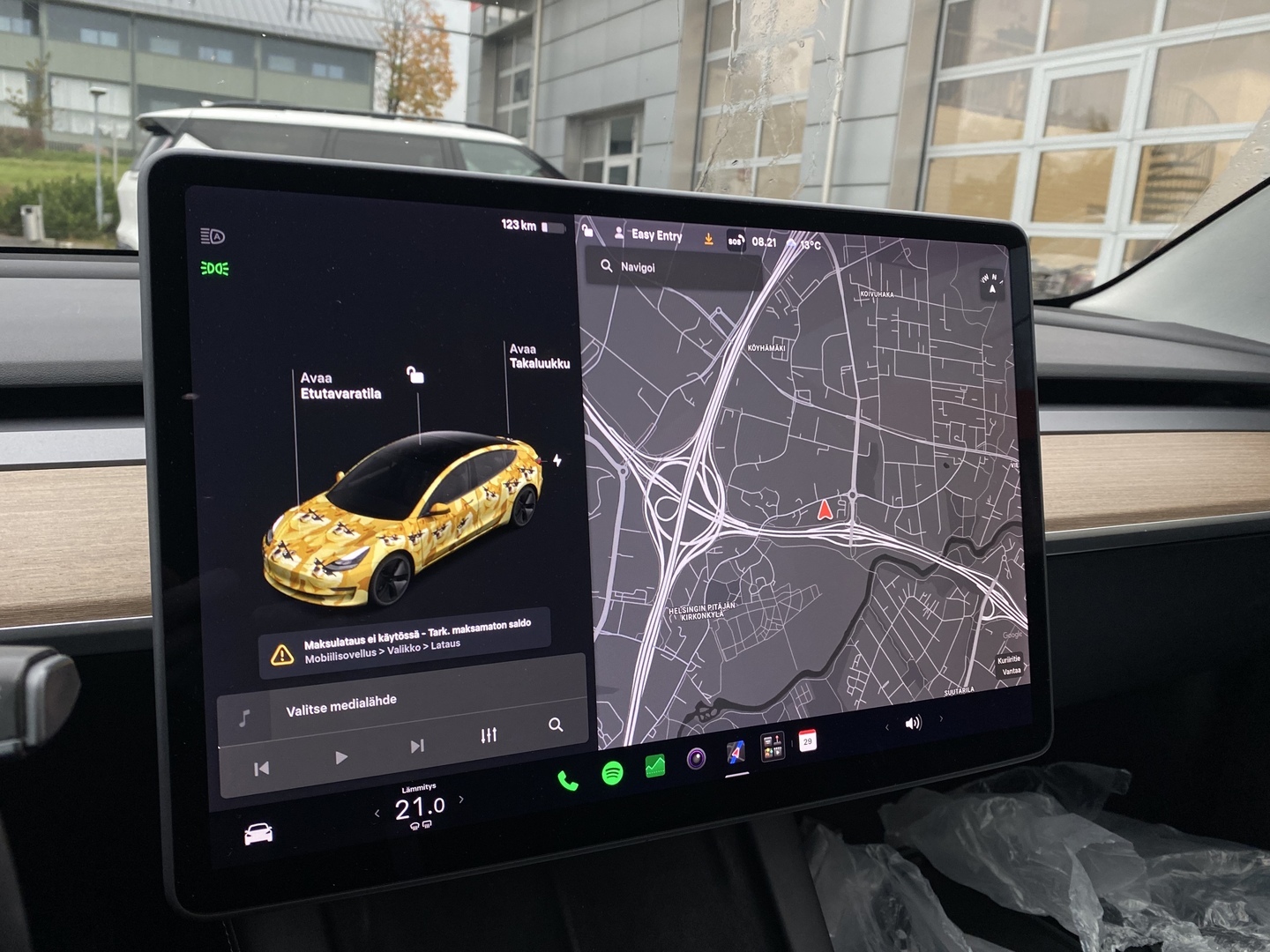 Tesla - Model 3 - Long Range - Sedan