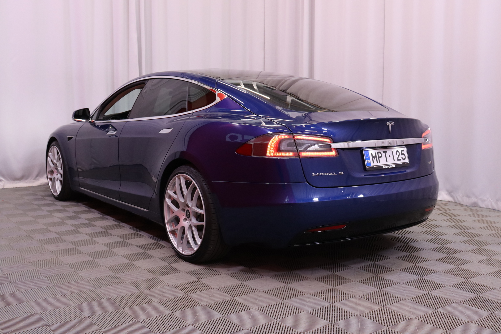 Tesla - Model S - 90 D - Sedan