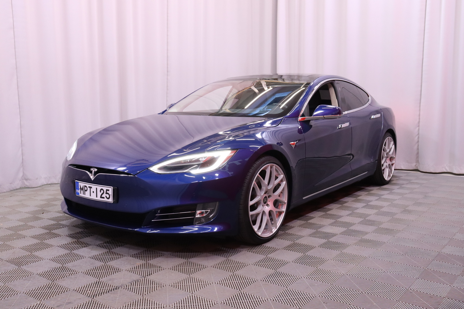 Tesla - Model S - 90 D - Sedan