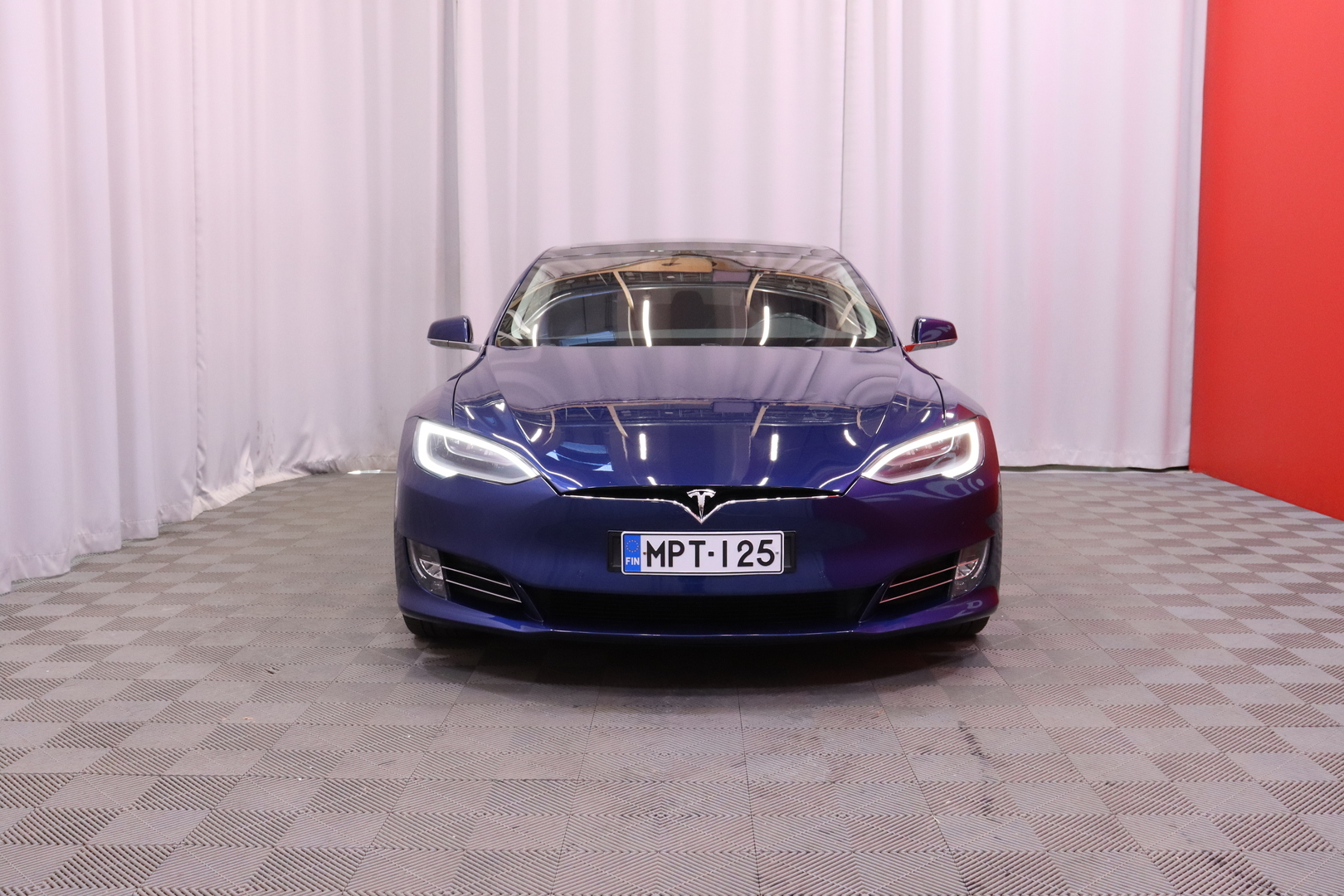 Tesla - Model S - 90 D - Sedan