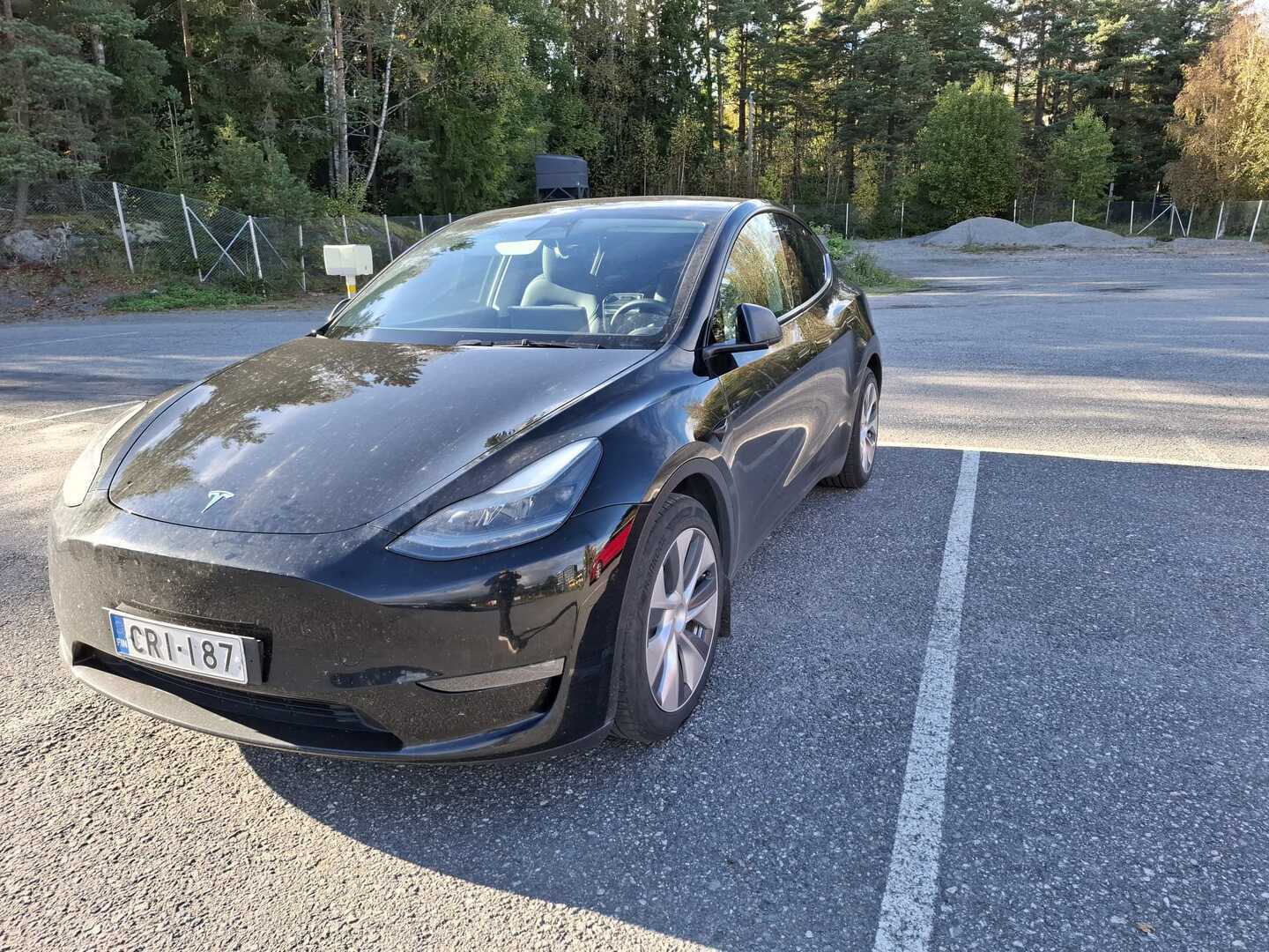 Tesla - Model Y - Long Range - Maastoauto