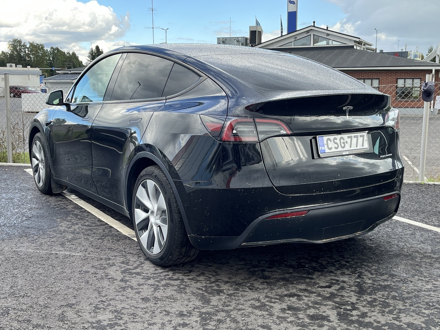 Tesla - Model Y - Long Range - Maastoauto